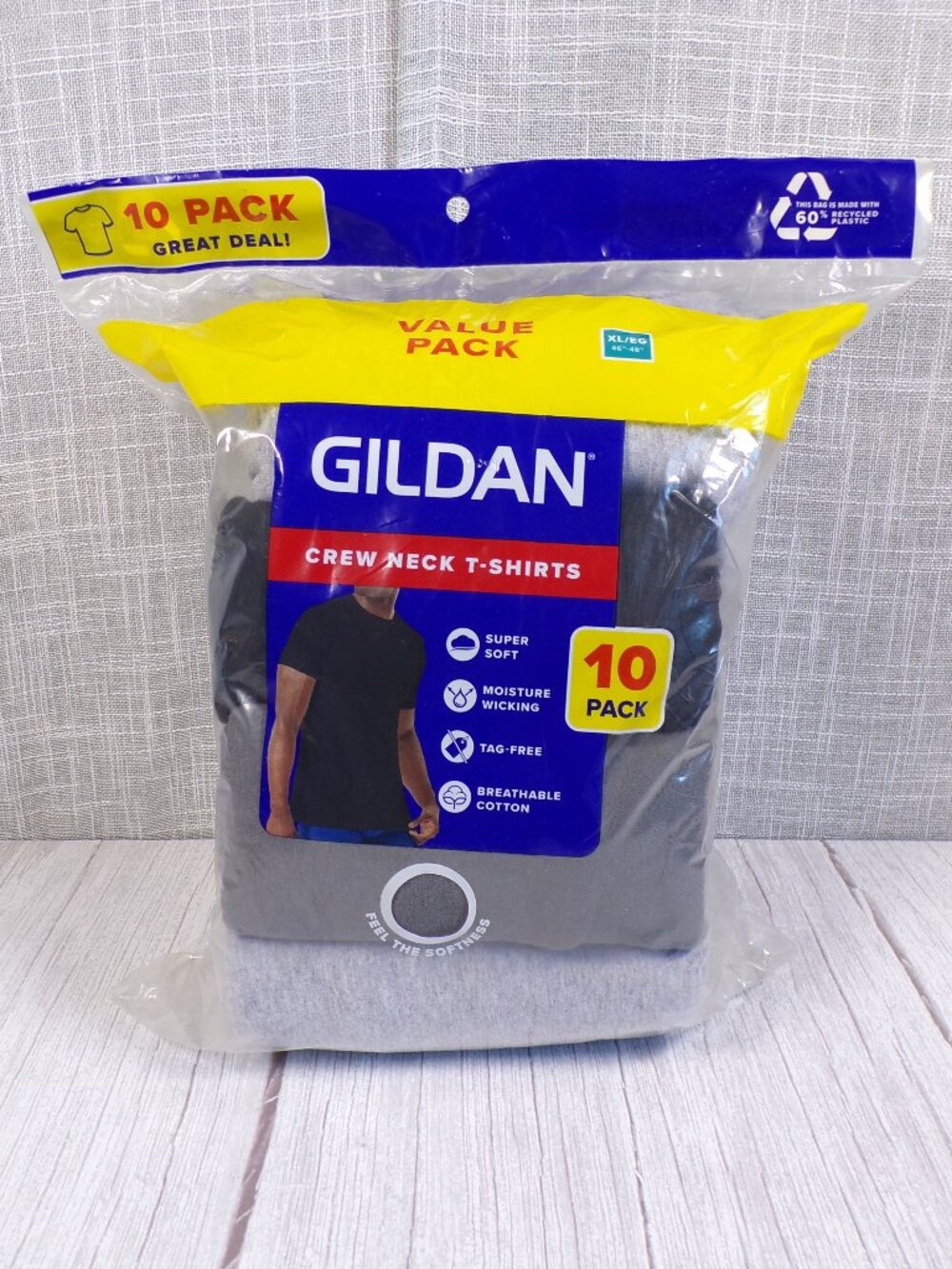 NWT Gildan Men's Crew Neck Tees, 10-Pack
